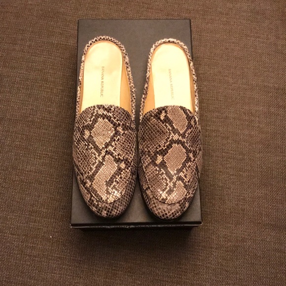 banana republic snakeskin flats